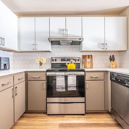 Modern And Spacious Apartment- Gym, Wifi, Free Parking Seattle Exterior photo