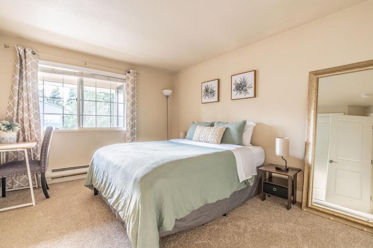 Modern And Spacious Apartment- Gym, Wifi, Free Parking Seattle Exterior photo