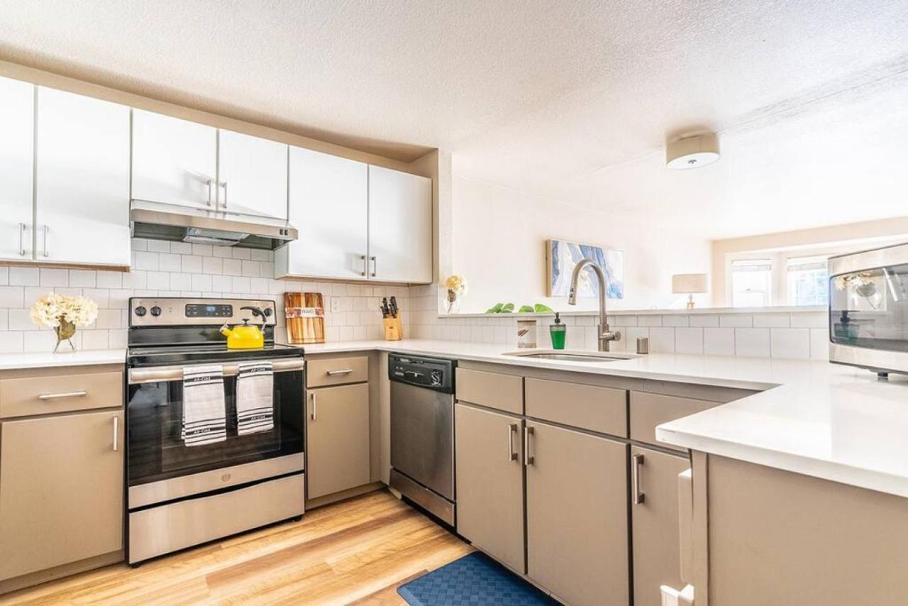 Modern And Spacious Apartment- Gym, Wifi, Free Parking Seattle Exterior photo