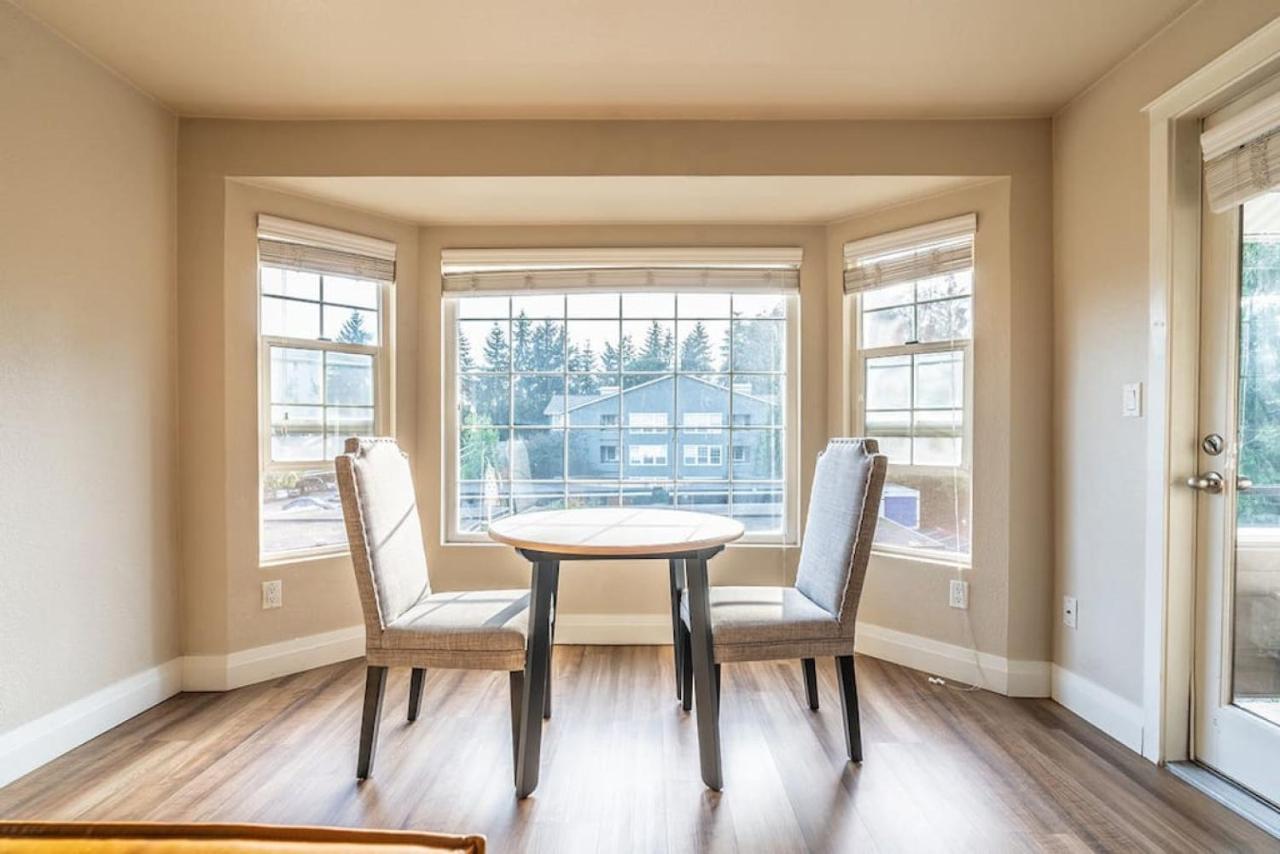 Modern And Spacious Apartment- Gym, Wifi, Free Parking Seattle Exterior photo