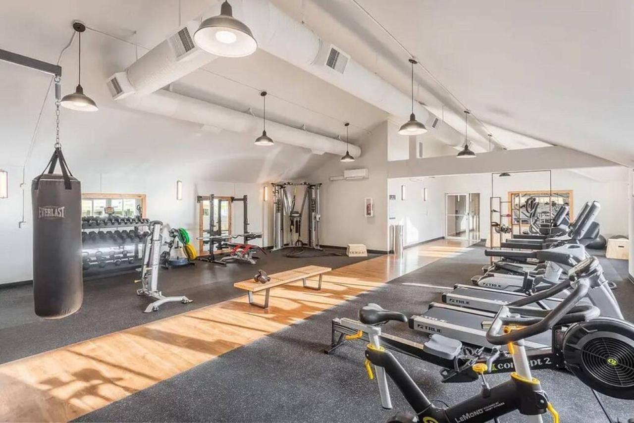 Modern And Spacious Apartment- Gym, Wifi, Free Parking Seattle Exterior photo