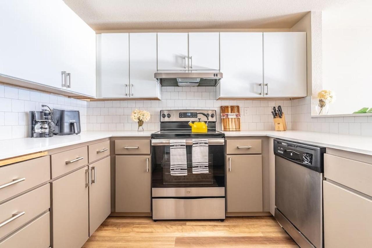 Modern And Spacious Apartment- Gym, Wifi, Free Parking Seattle Exterior photo