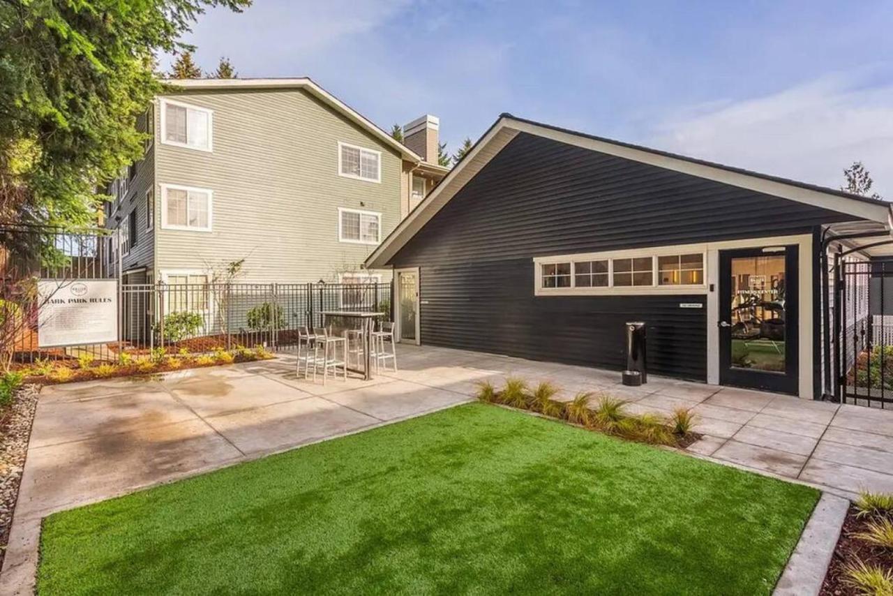 Modern And Spacious Apartment- Gym, Wifi, Free Parking Seattle Exterior photo