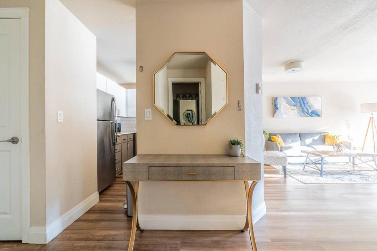 Modern And Spacious Apartment- Gym, Wifi, Free Parking Seattle Exterior photo