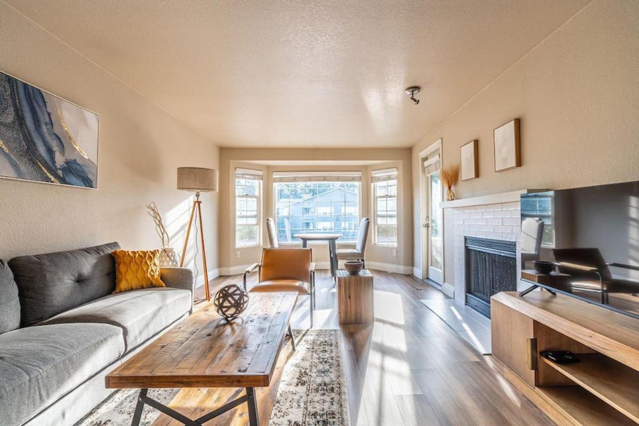 Modern And Spacious Apartment- Gym, Wifi, Free Parking Seattle Exterior photo