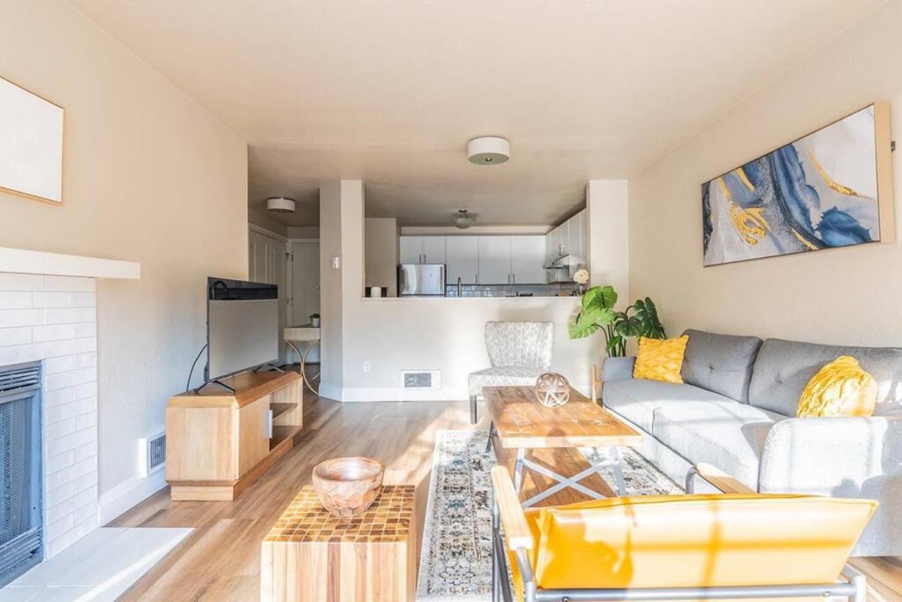 Modern And Spacious Apartment- Gym, Wifi, Free Parking Seattle Exterior photo